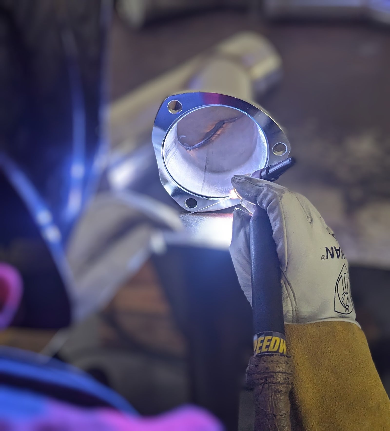 TIG welding station